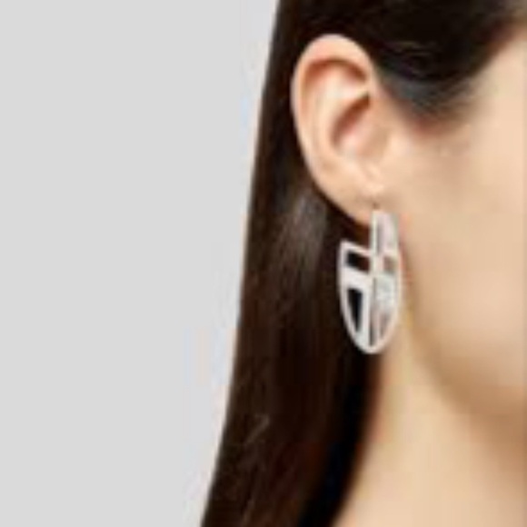 🆕 Tory Burch Authentic Jewelry Merchandise At Awesome Prices To Buy Now & Save - Picture 2 of 2